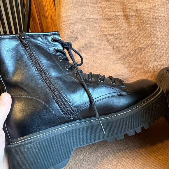 Universal Thread: Black Platform Women's Boots - Picture 3 of 5